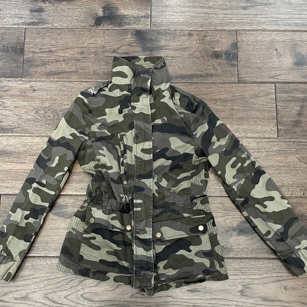 Love tree camo canvas jacket teen small
